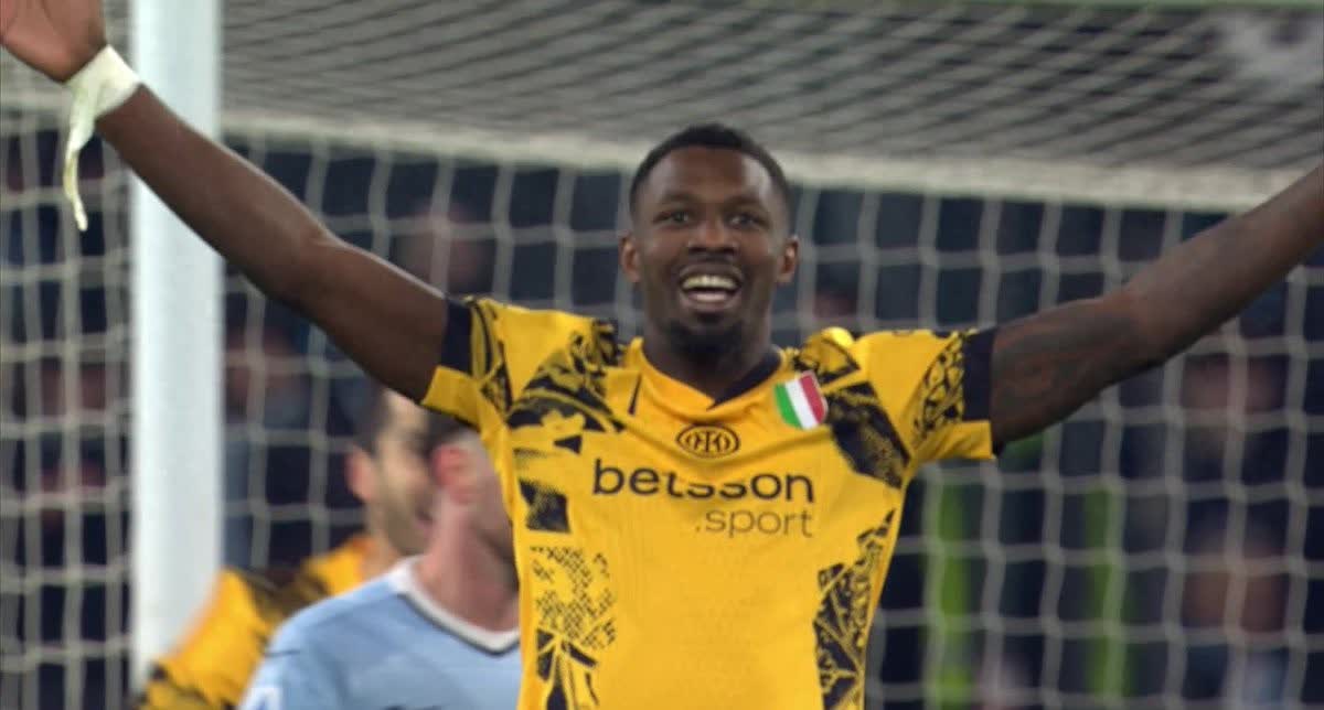 在媒体面前 在媒体面前