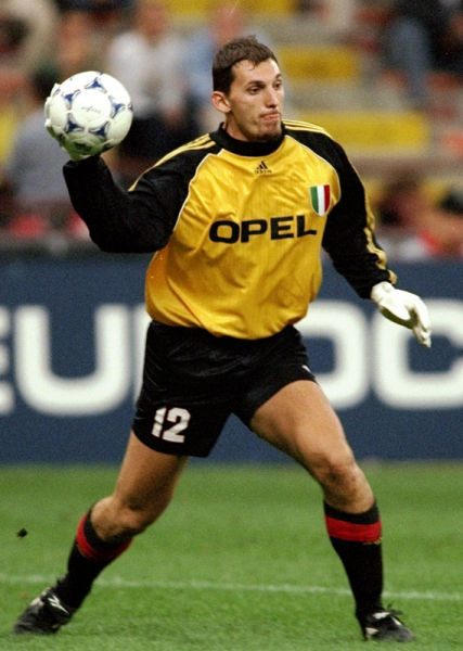 又负责边线 又负责边线