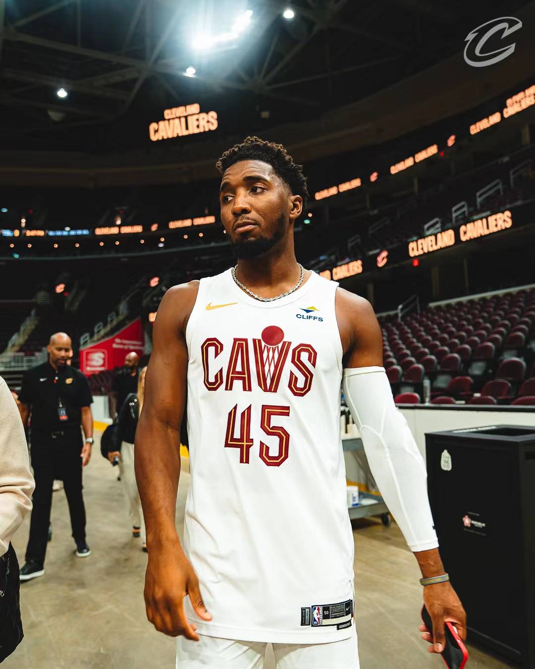 又负责边线 又负责边线